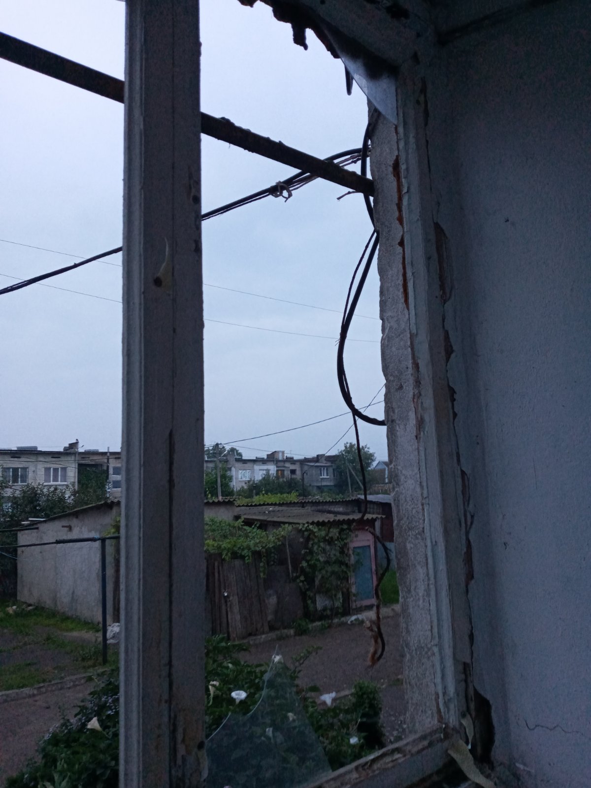 Родина з Миколаївщини, яка залишилася внаслідок ворожого удару без вікон, потребує допомоги