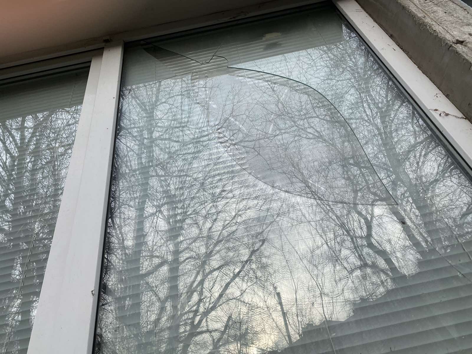 Сім'я з чоловіком з інвалідністю та маленькою дитиною потребує допомоги у заміні вікон