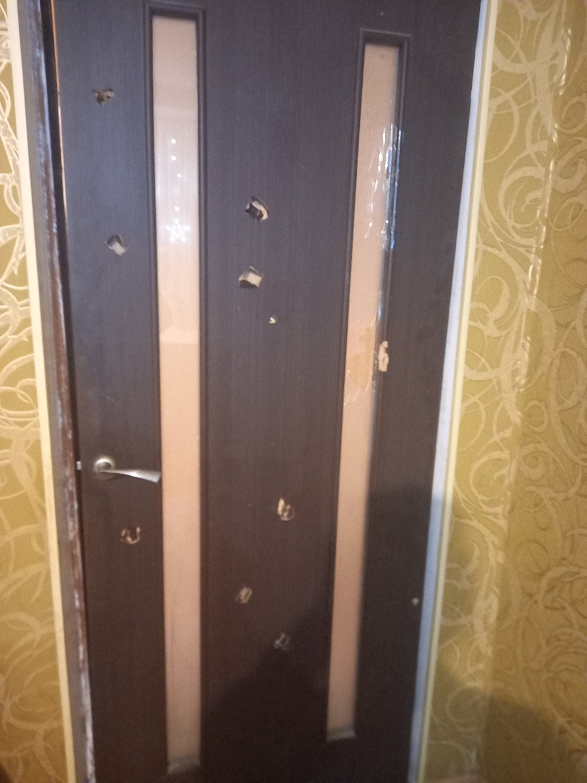 Родина харків’ян була вимушена виїхати з власної квартири через обстріли