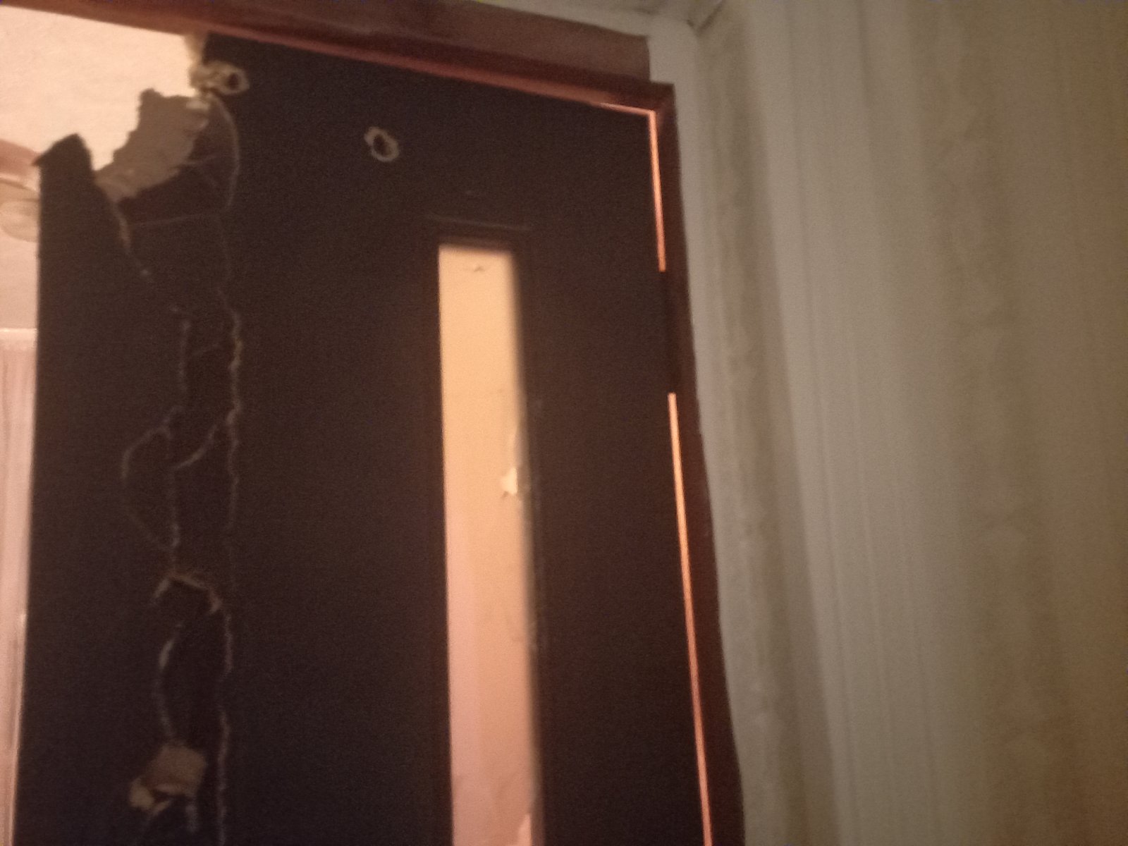 Родина харків’ян була вимушена виїхати з власної квартири через обстріли