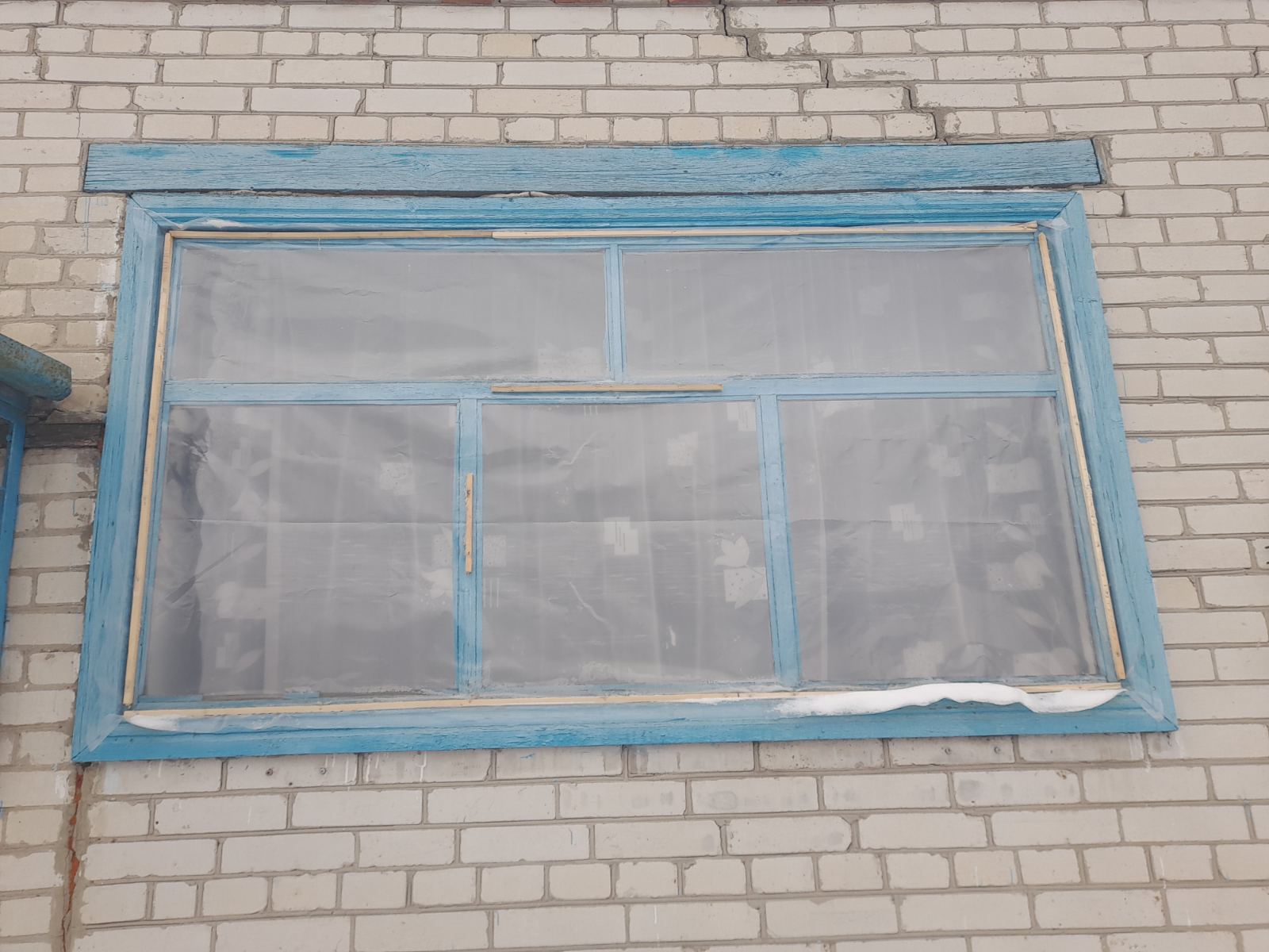 У пенсіонера з Сумщини після обстрілів стався інфаркт та вибито 12 вікон: чоловік з дружиною потребують допомоги