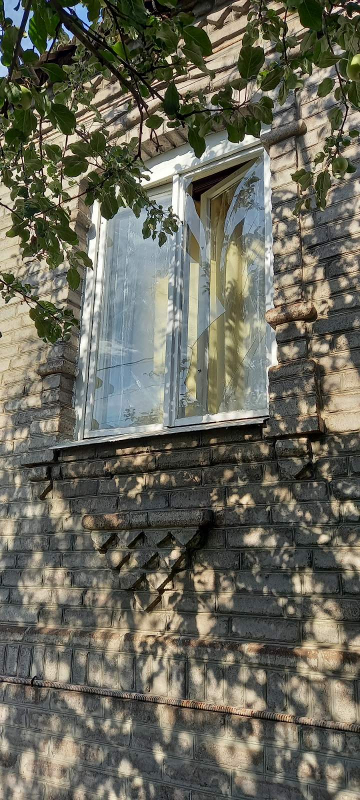 Родині літніх людей з Краматорська потрібна допомога у відновленні будинку 