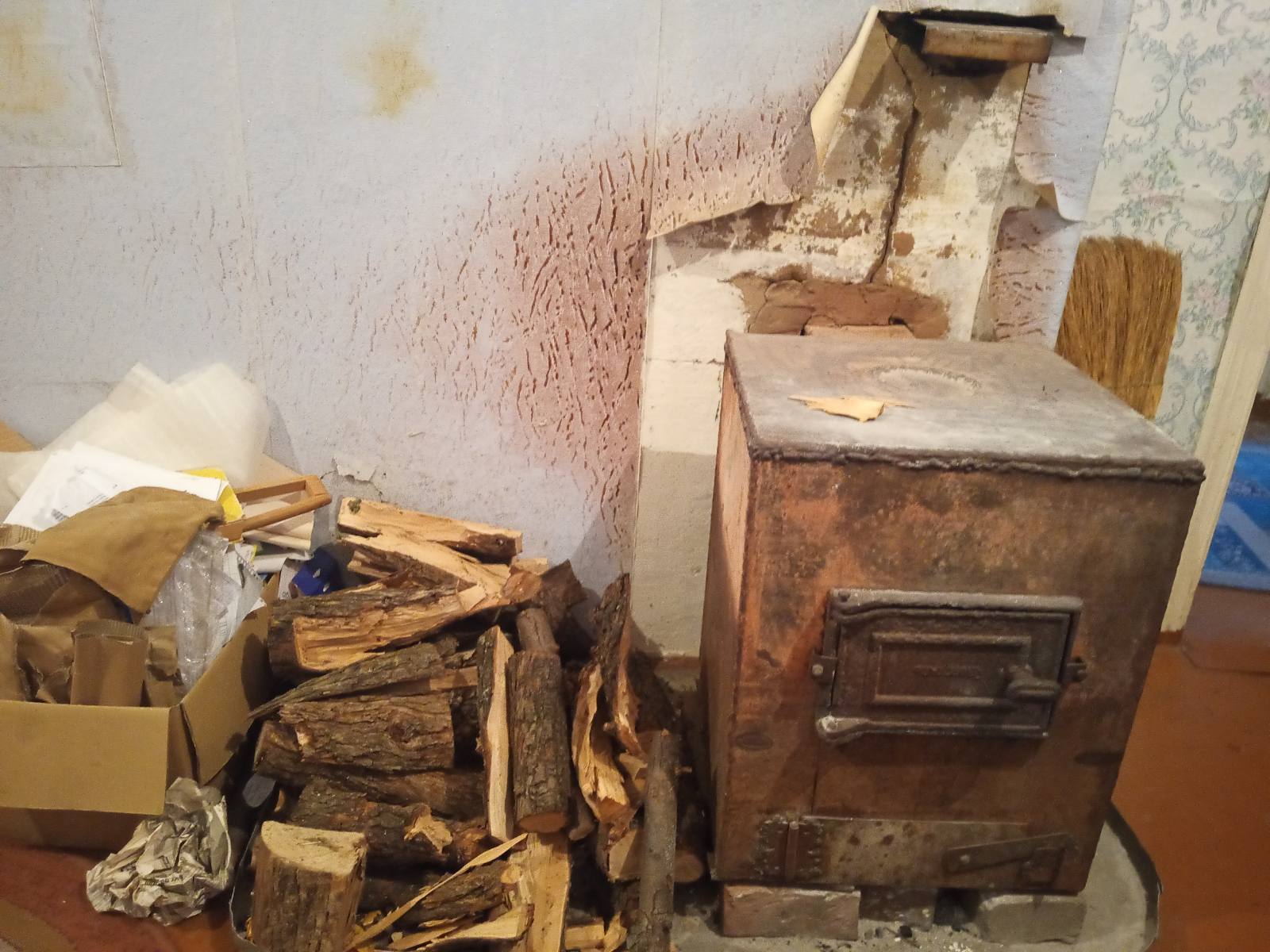 Родині літніх людей з Краматорська потрібна допомога у відновленні будинку 