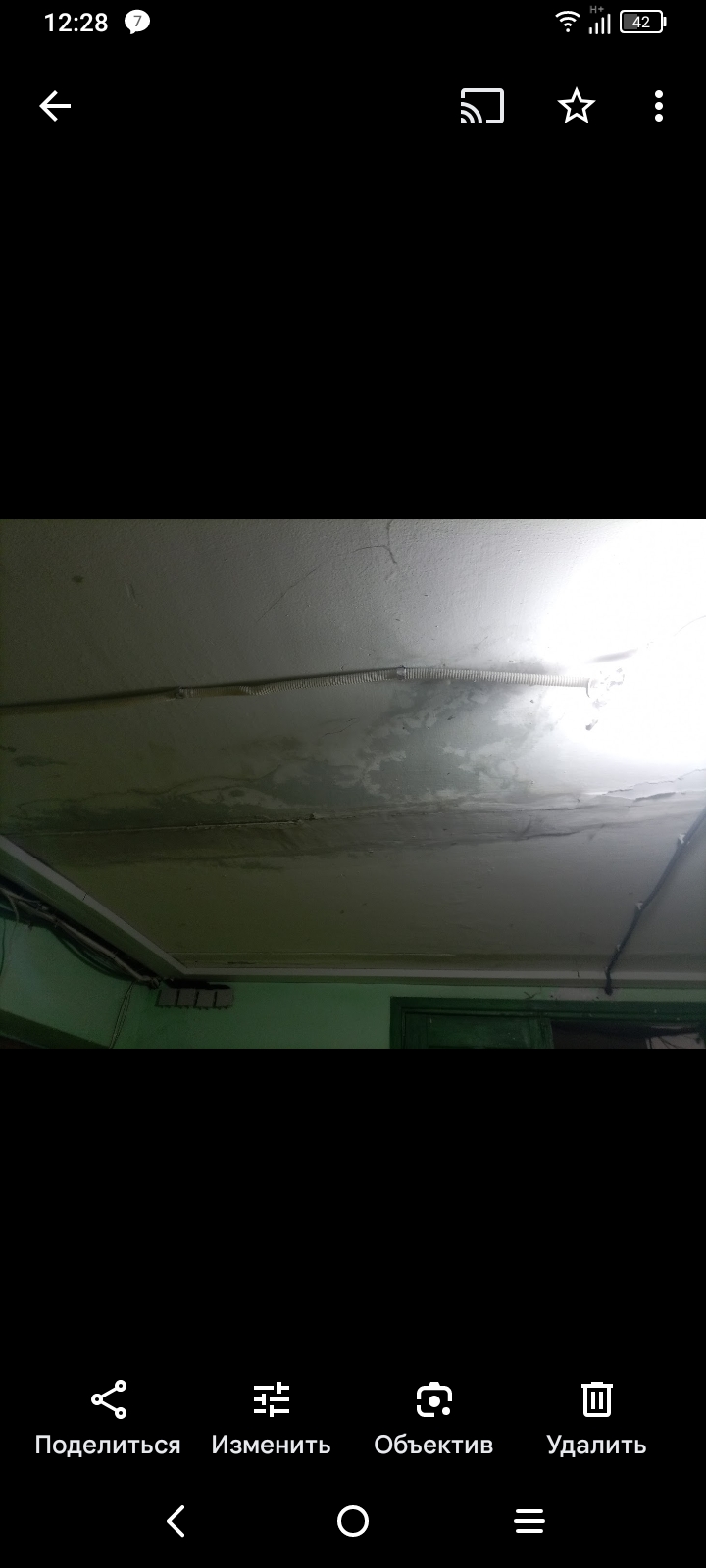 Багатодітна мама-одиначка з дитиною інвалідом з Миколаєва потребує допомоги у відновленні вікон та даху після обстрілу