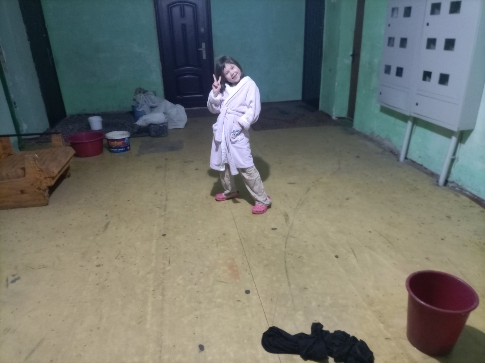 Багатодітна мама-одиначка з дитиною інвалідом з Миколаєва потребує допомоги у відновленні вікон та даху після обстрілу