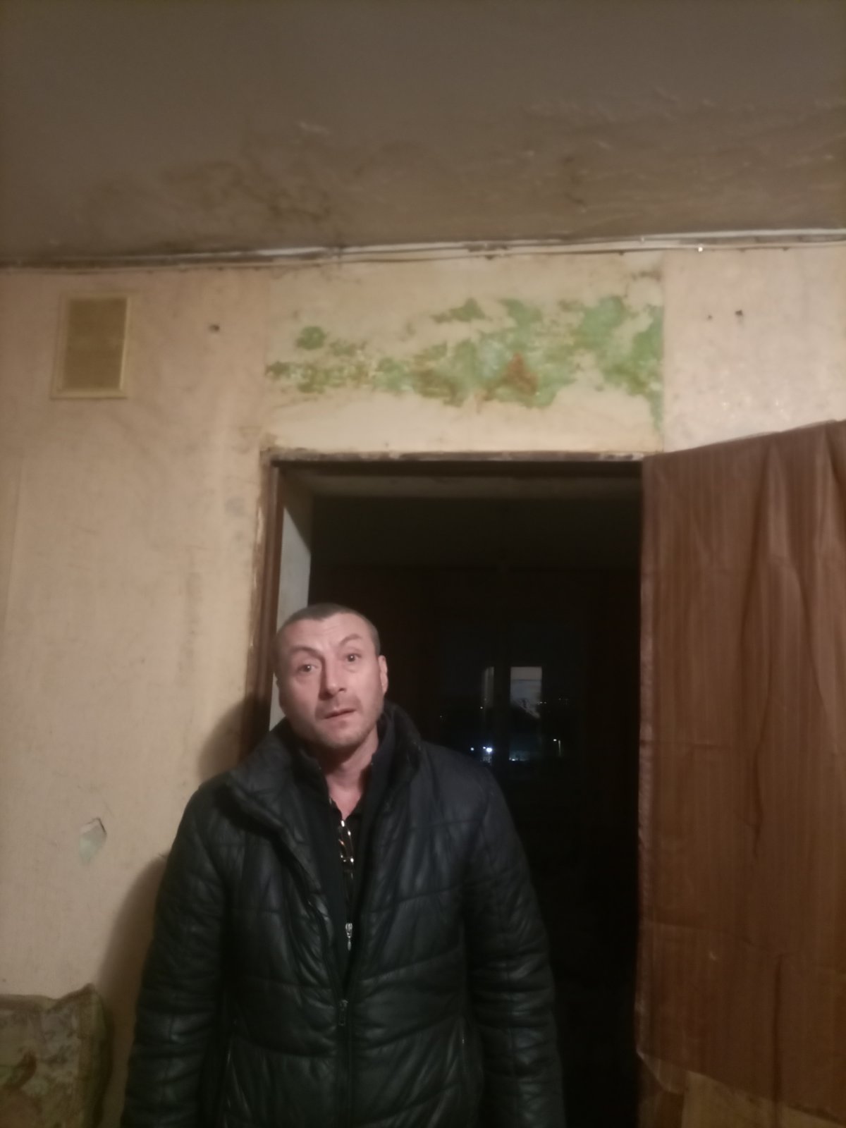 Багатодітна мама-одиначка з дитиною інвалідом з Миколаєва потребує допомоги у відновленні вікон та даху після обстрілу