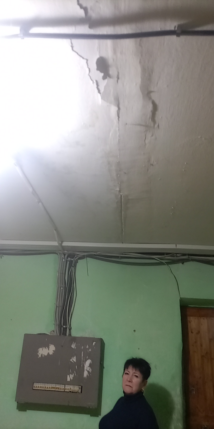 Багатодітна мама-одиначка з дитиною інвалідом з Миколаєва потребує допомоги у відновленні вікон та даху після обстрілу