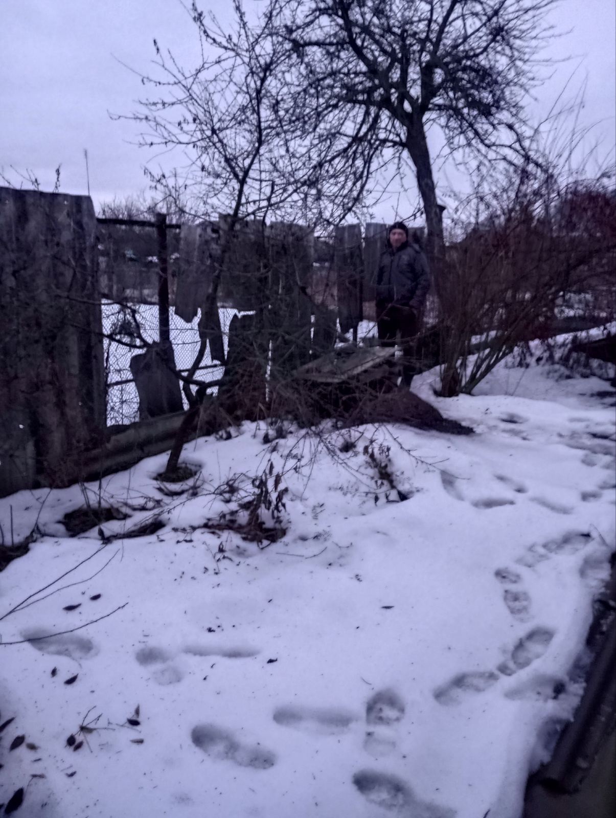 Постійні обстріли побили дах, стіни та вікна у будинку - люди з Середина-Буди звертаються по допомогу