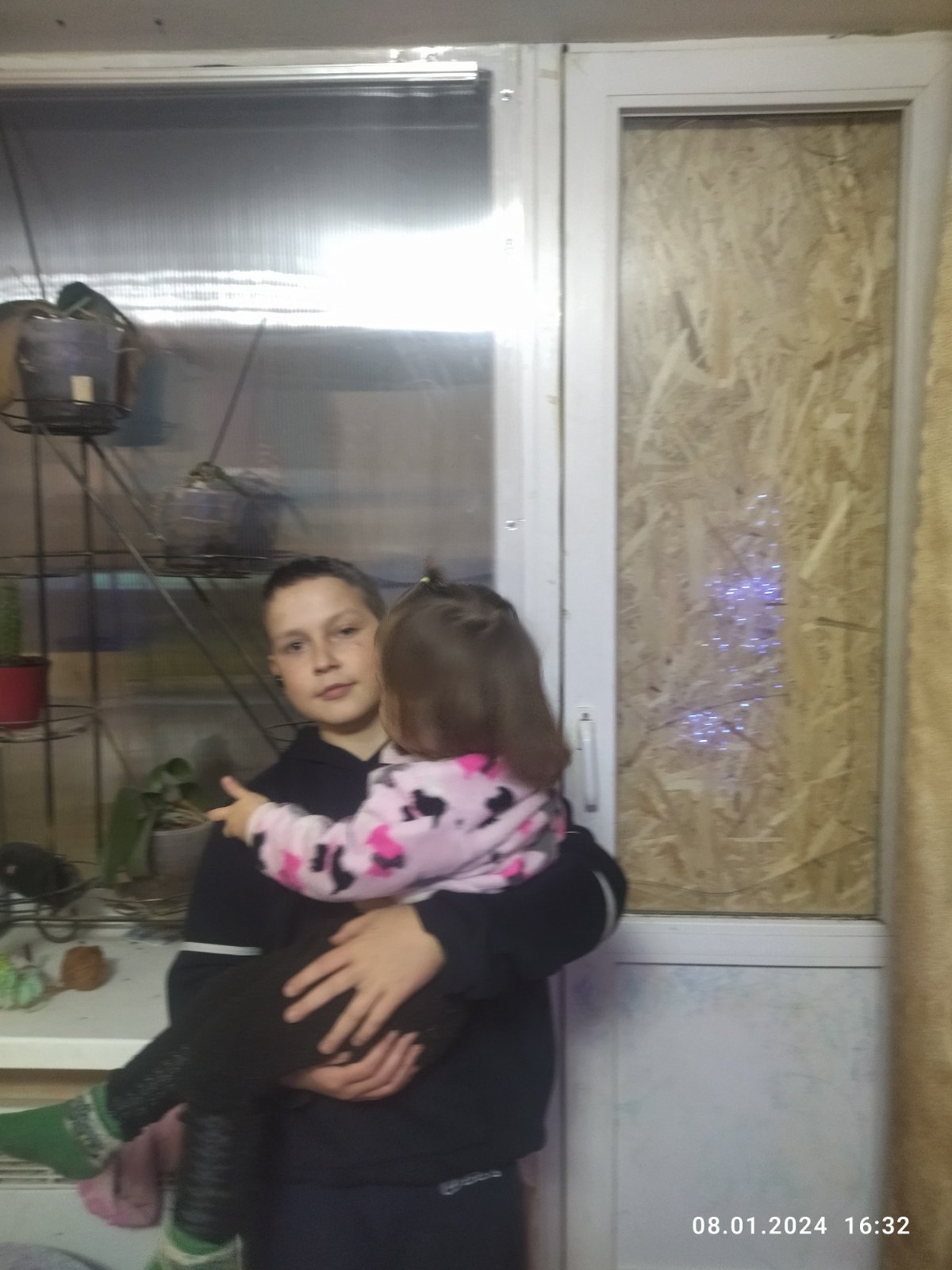 У Нікополі родині з маленькими дітьми вибило вікна