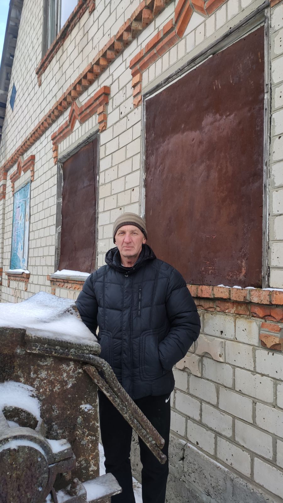 Пошкоджений дах та всі вікна - наслідки обстрілу на Харківщині 