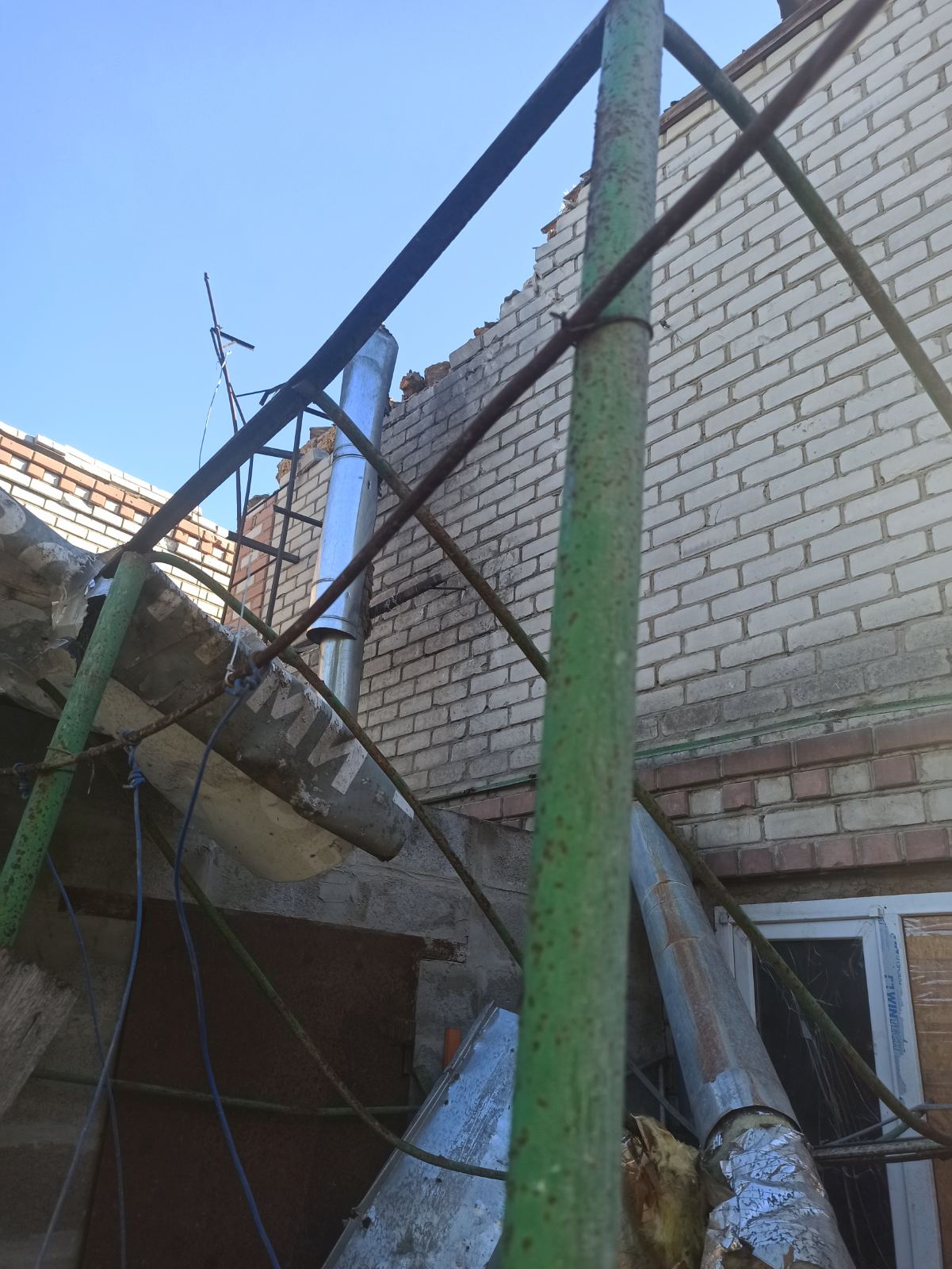 Літня пара з Херсону потребує допомоги у відновленні будинку