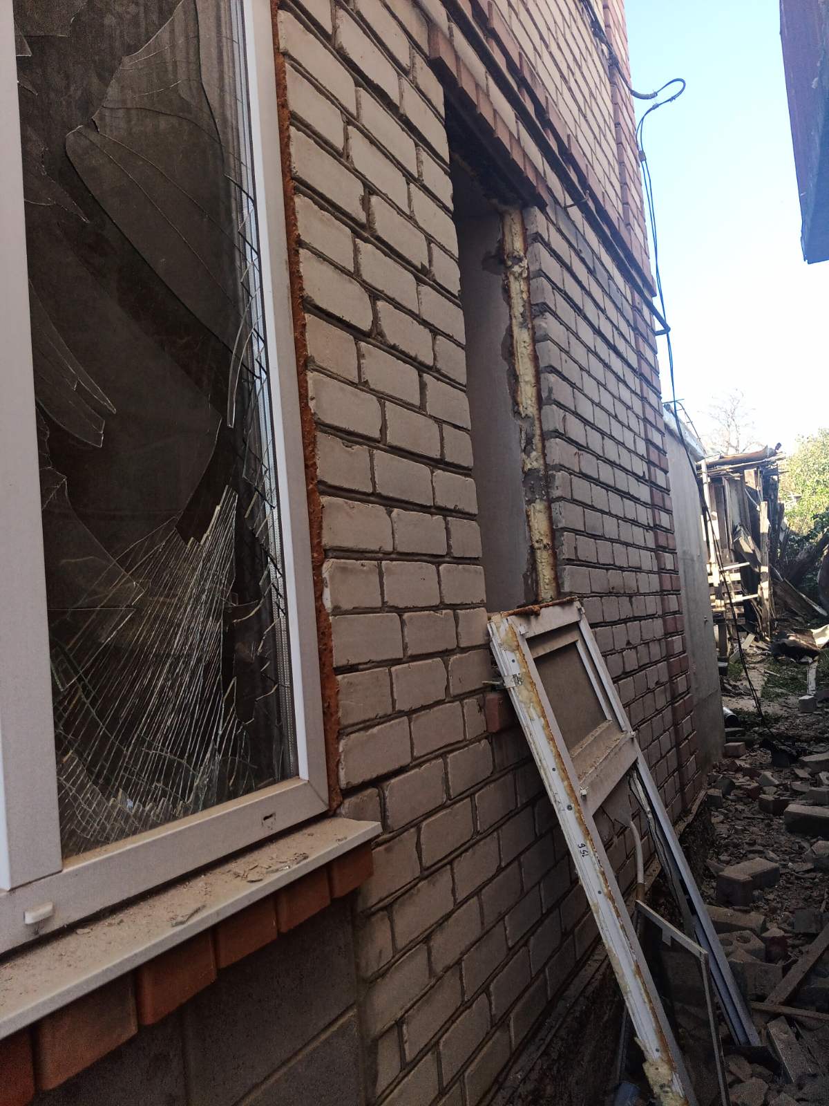 Літня пара з Херсону потребує допомоги у відновленні будинку