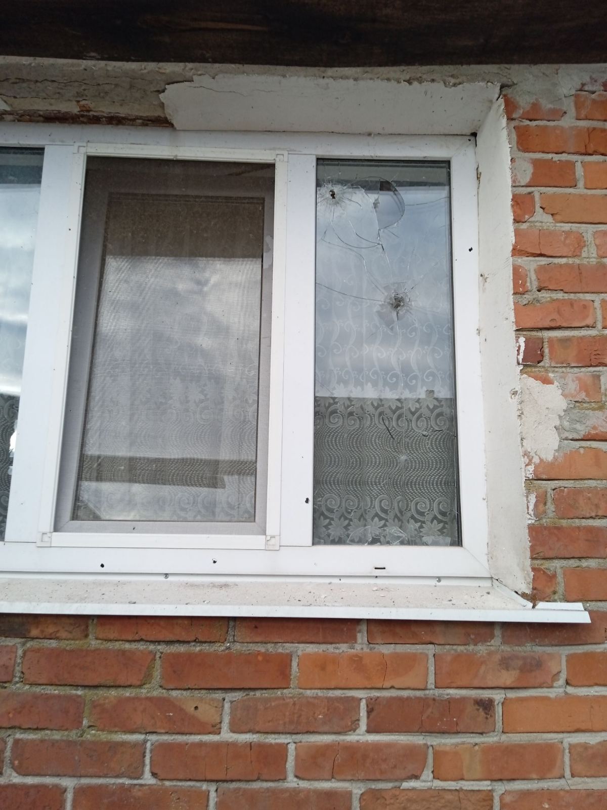 Домогосподарство родини у Миропільський ОТГ потрапило під обстріл ворожої техніки. Є пошкодження