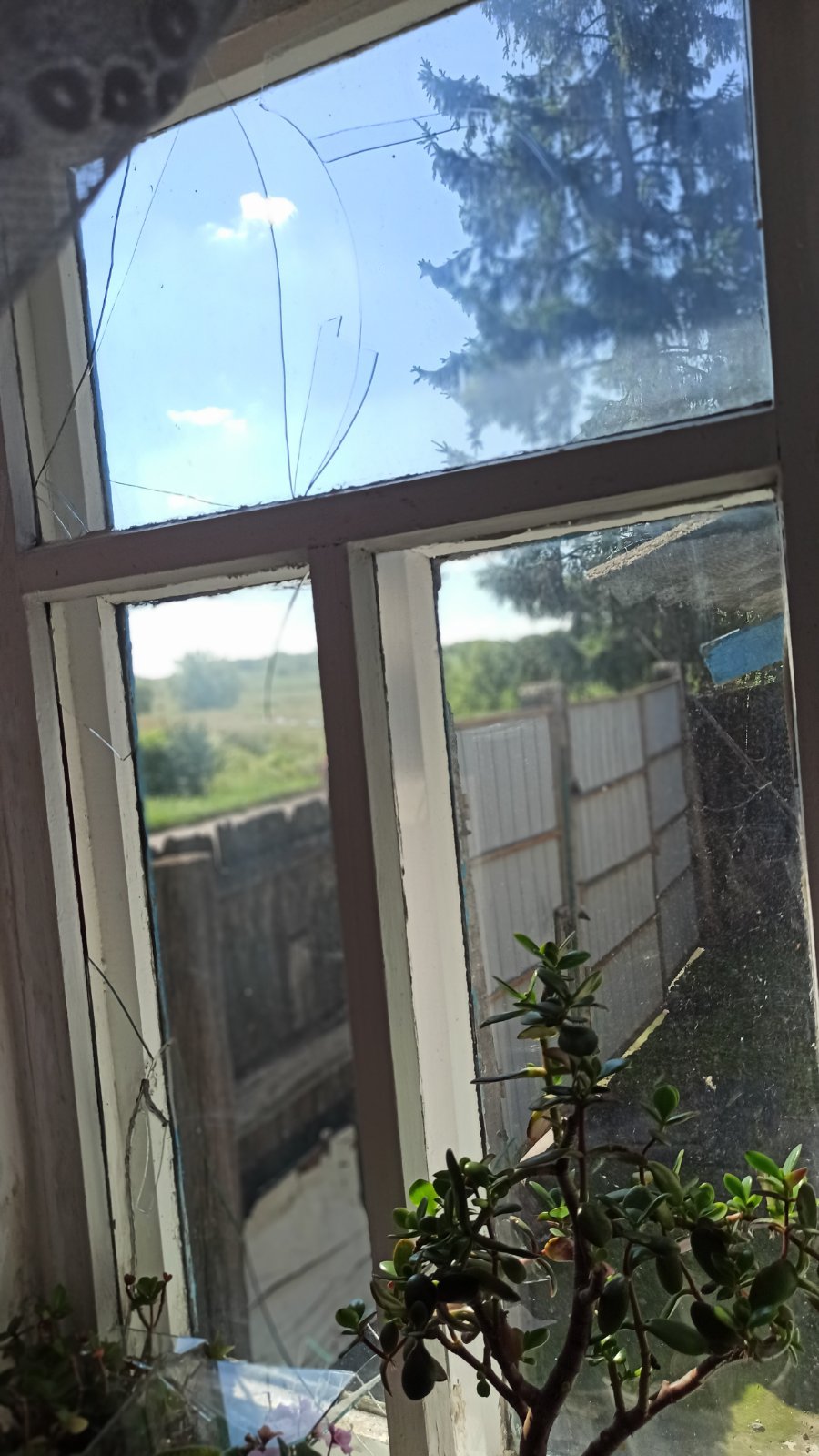 Пенсіонерку із Сумщини було поранено під час обстрілу її будинку