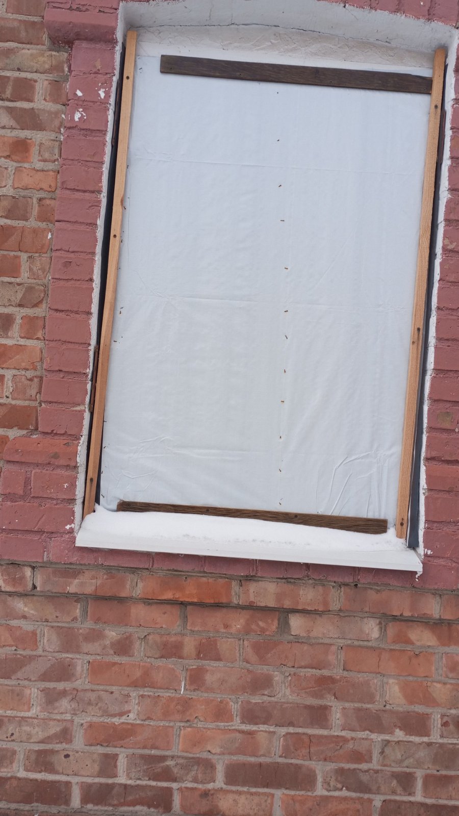 Родина Яковлевих з Костянтинівки після обстрілу живе у пошкодженому будинку