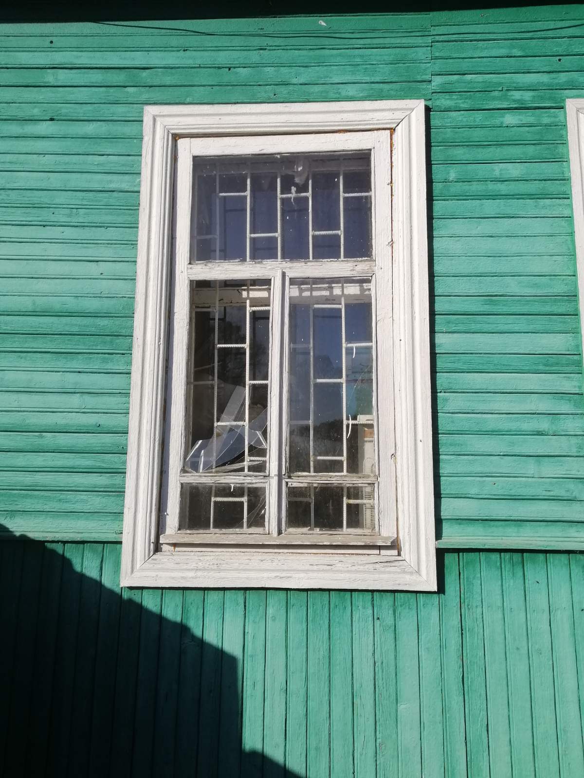  Родині з Середина-Буди вибило 8 вікон, потрібна допомога