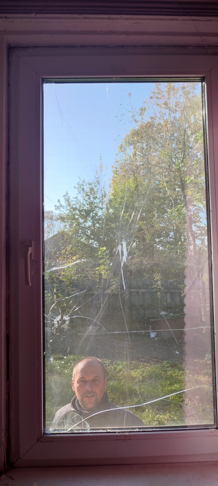  Родині з Середина-Буди вибило 8 вікон, потрібна допомога