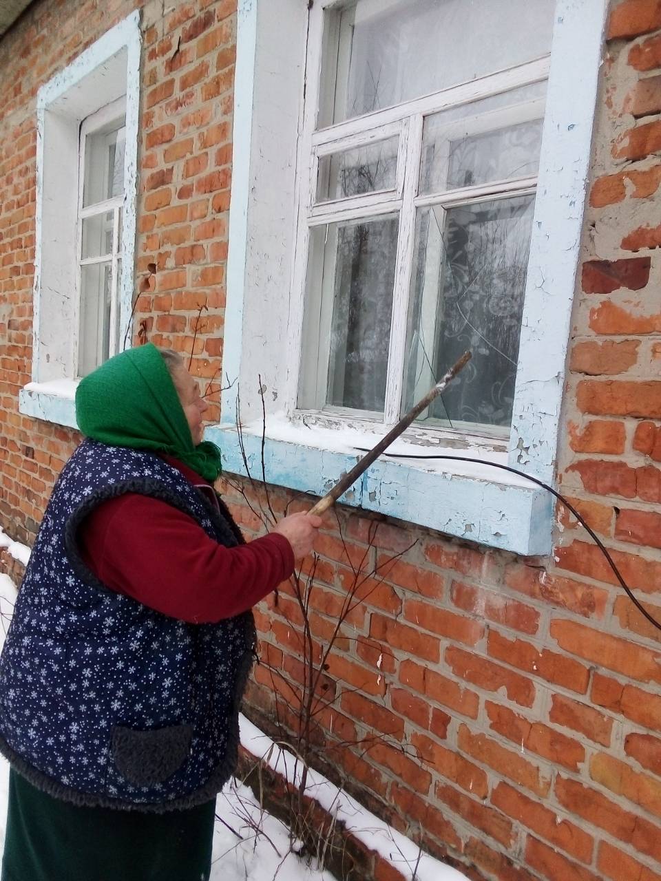 Обстріли залишили житло пенсіонерки в селі Зноб-Трубчевське без вікон