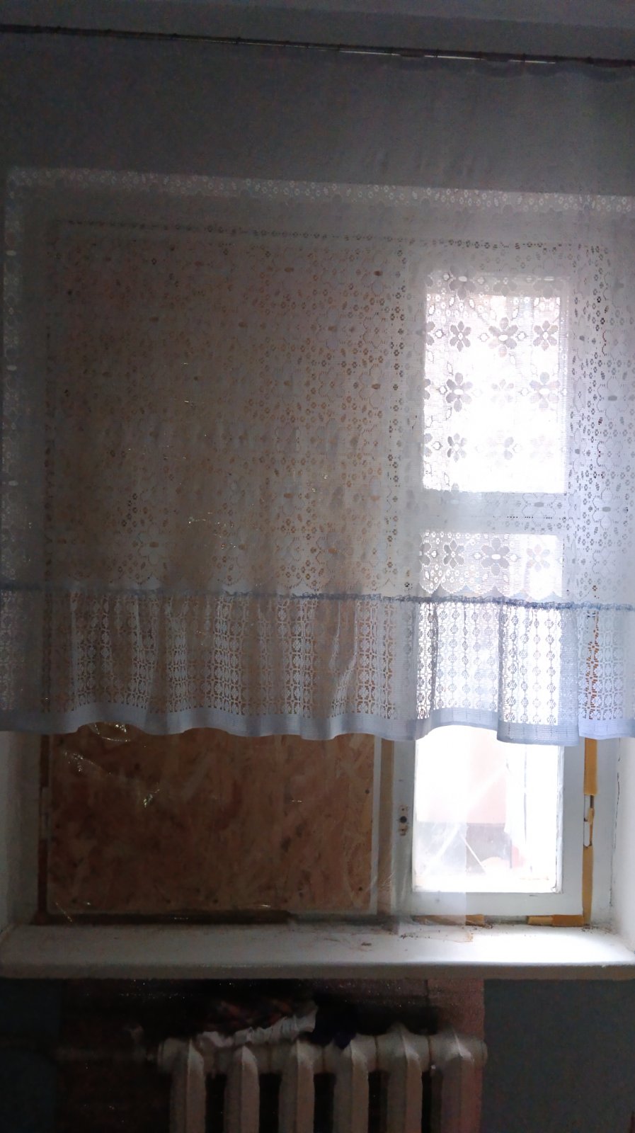 В квартирі не залишилось жодного вікна - родина з Херсону потребує допомоги