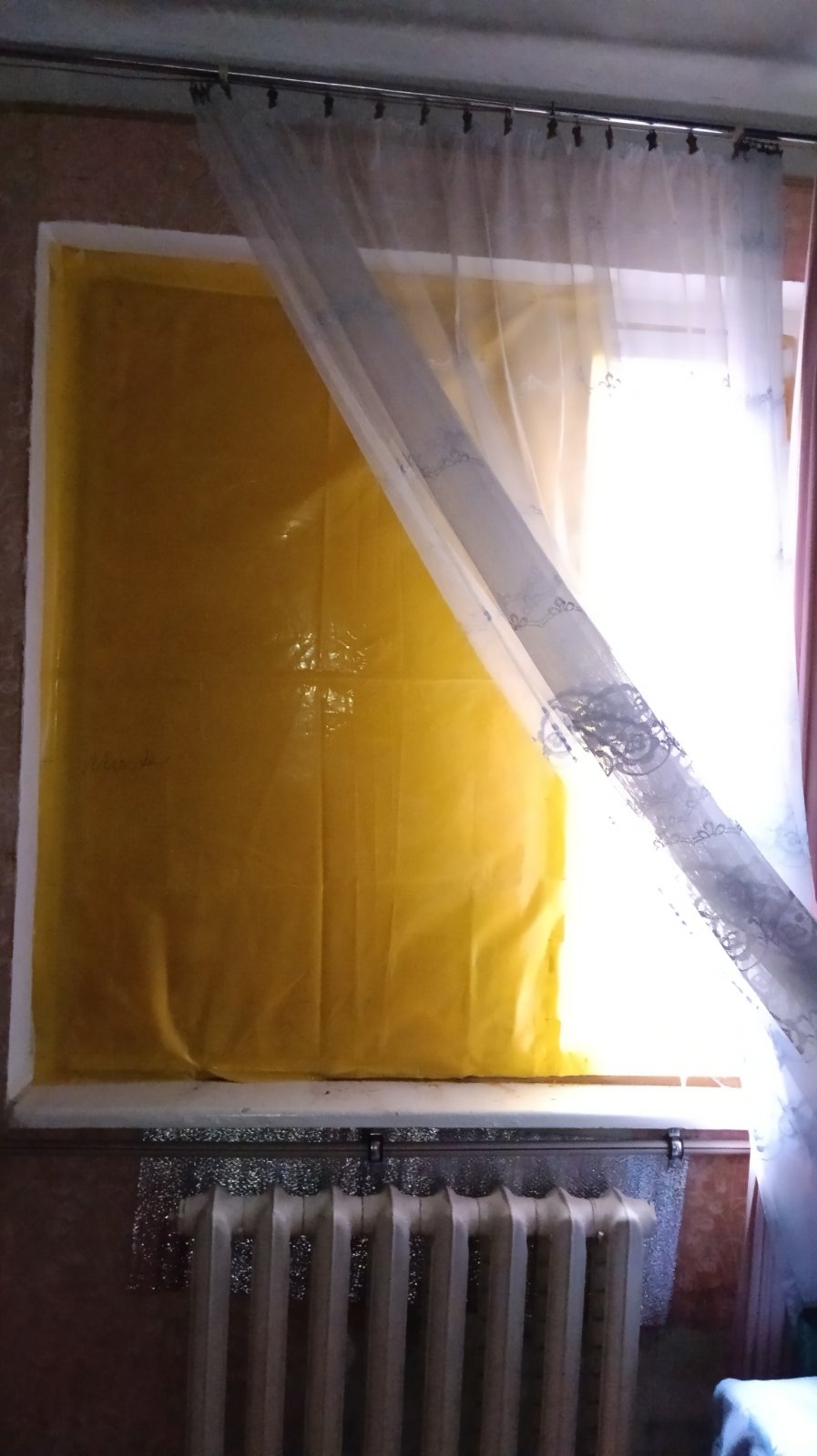 В квартирі не залишилось жодного вікна - родина з Херсону потребує допомоги