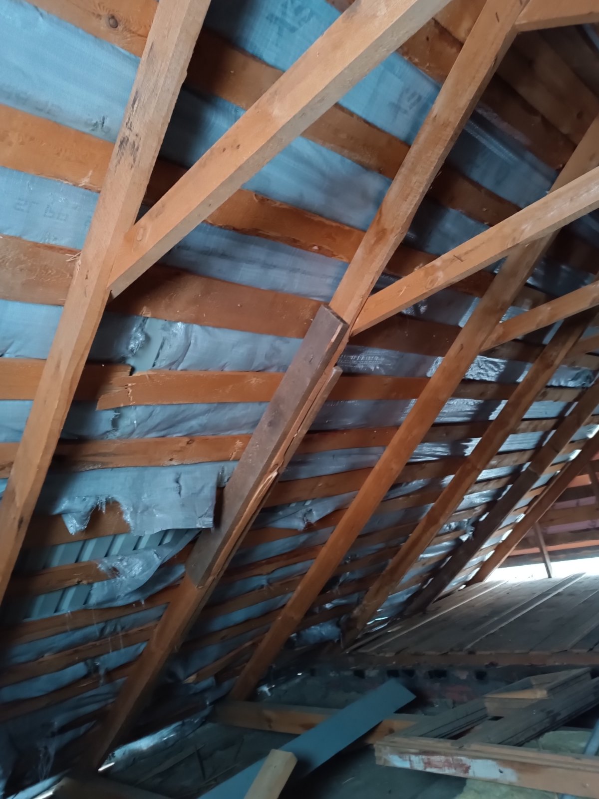 Домоволодіння родини в селищі Слатине пошкодило вибухом