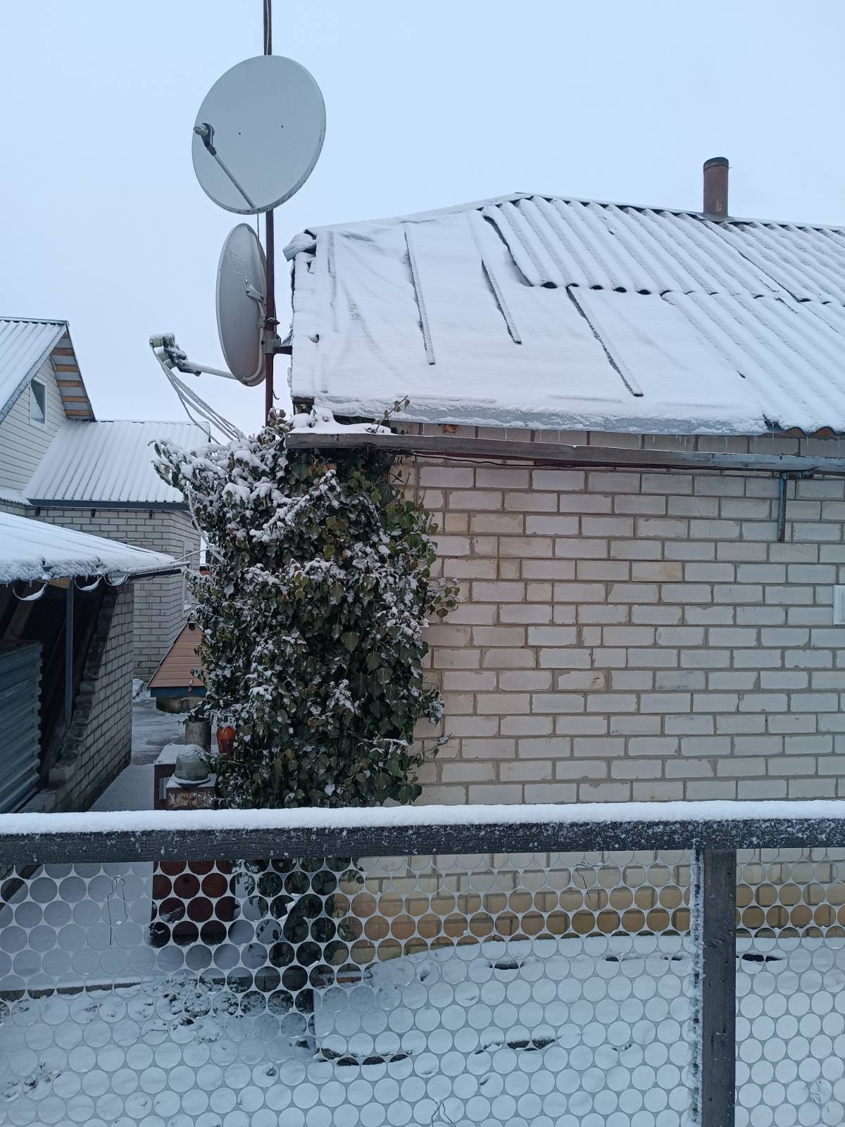 Домоволодіння родини в селищі Слатине пошкодило вибухом