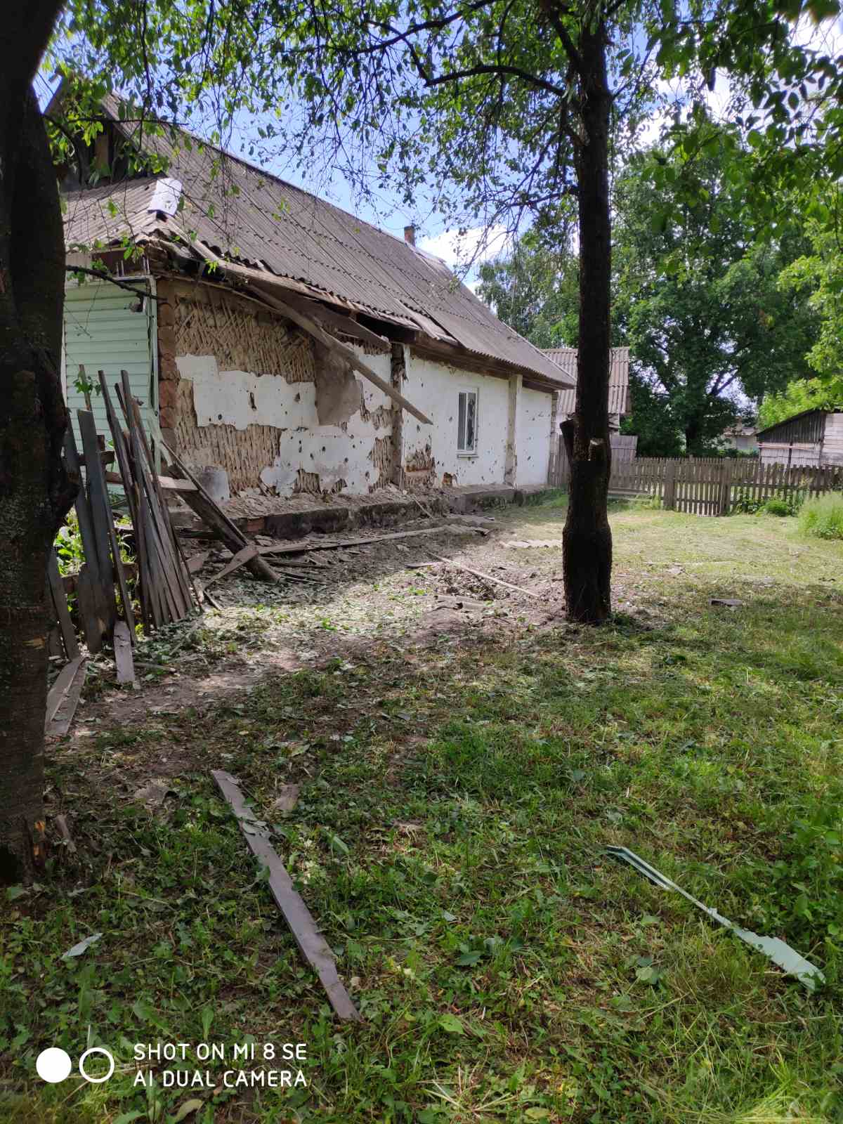 Родина, яка мешкає за 4 кілометри від ворога, просить допомоги