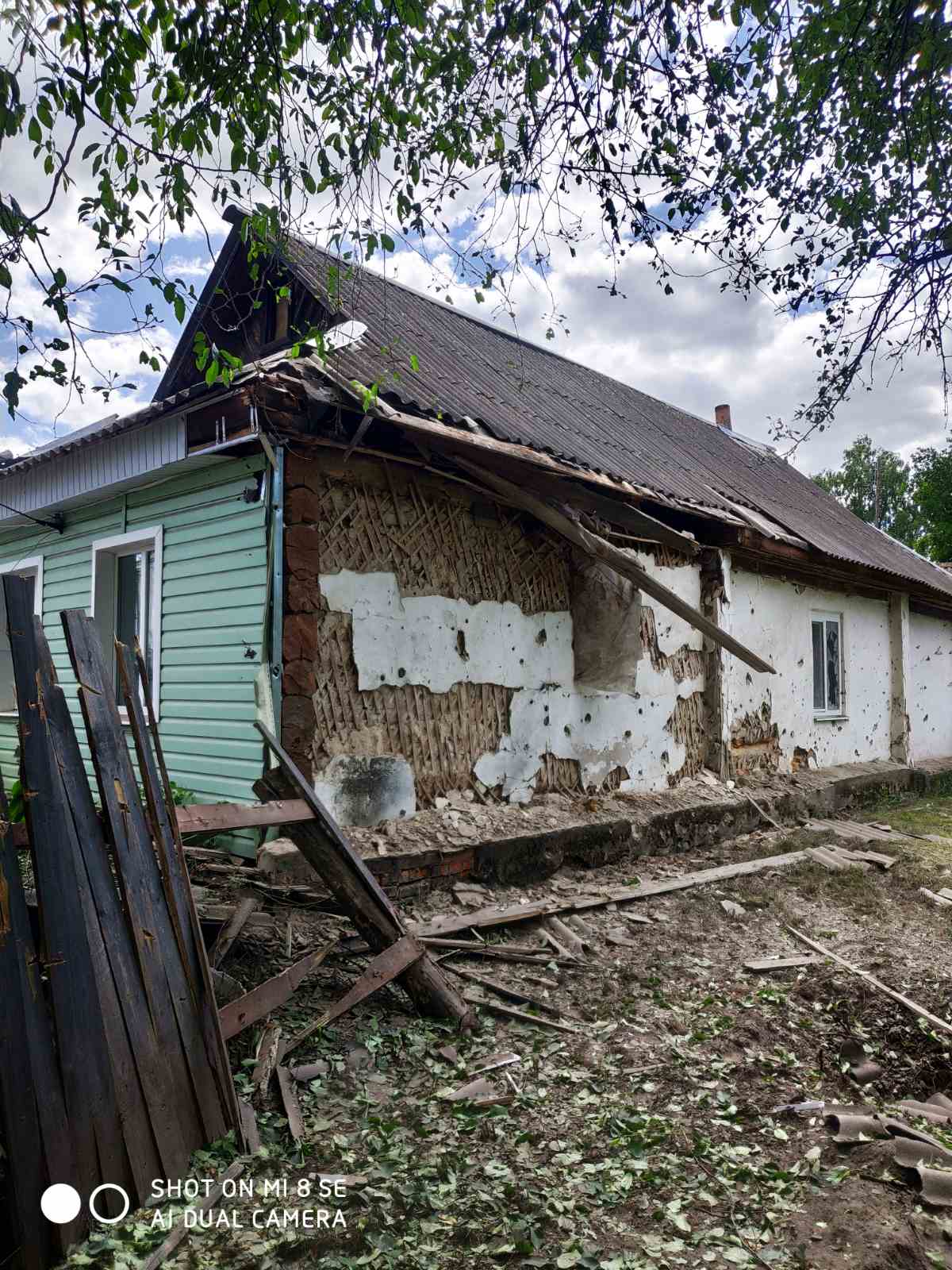 Родина, яка мешкає за 4 кілометри від ворога, просить допомоги