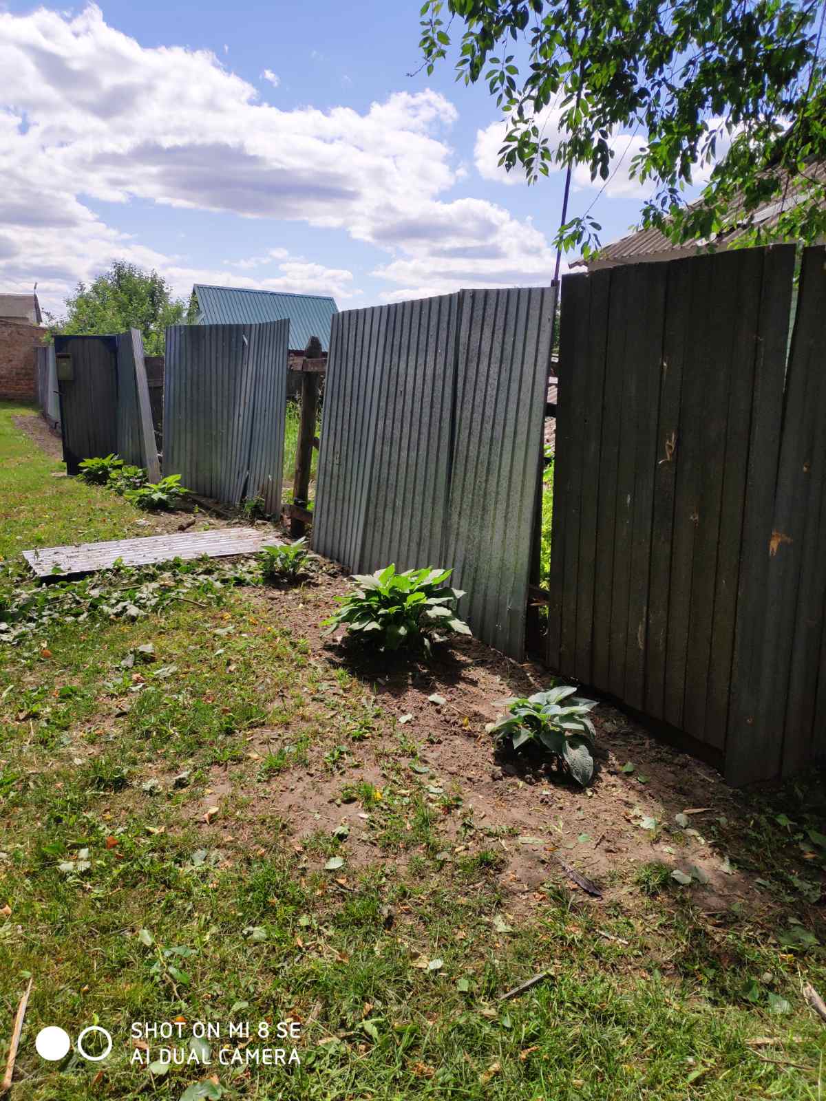 Родина, яка мешкає за 4 кілометри від ворога, просить допомоги