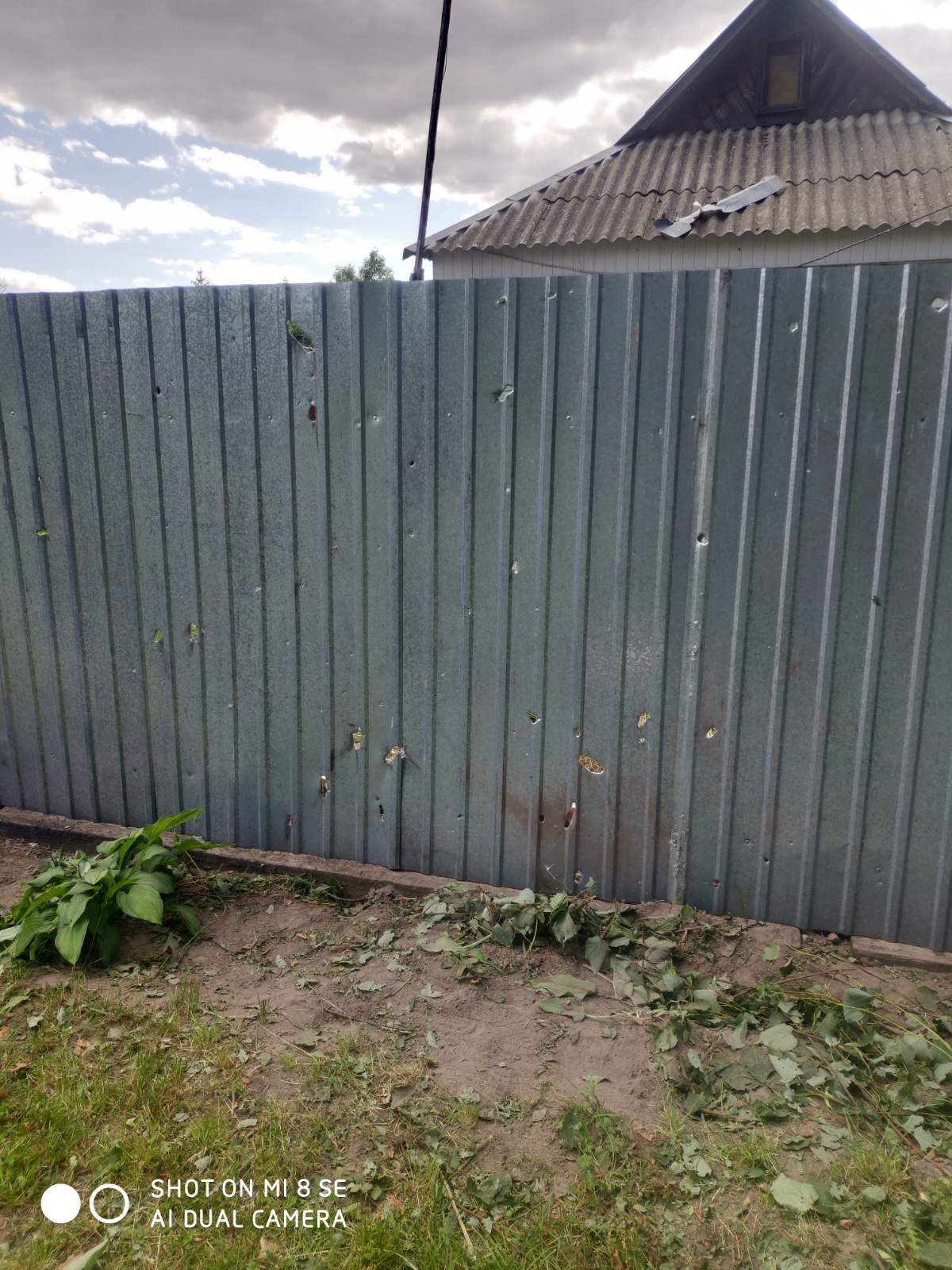 Родина, яка мешкає за 4 кілометри від ворога, просить допомоги