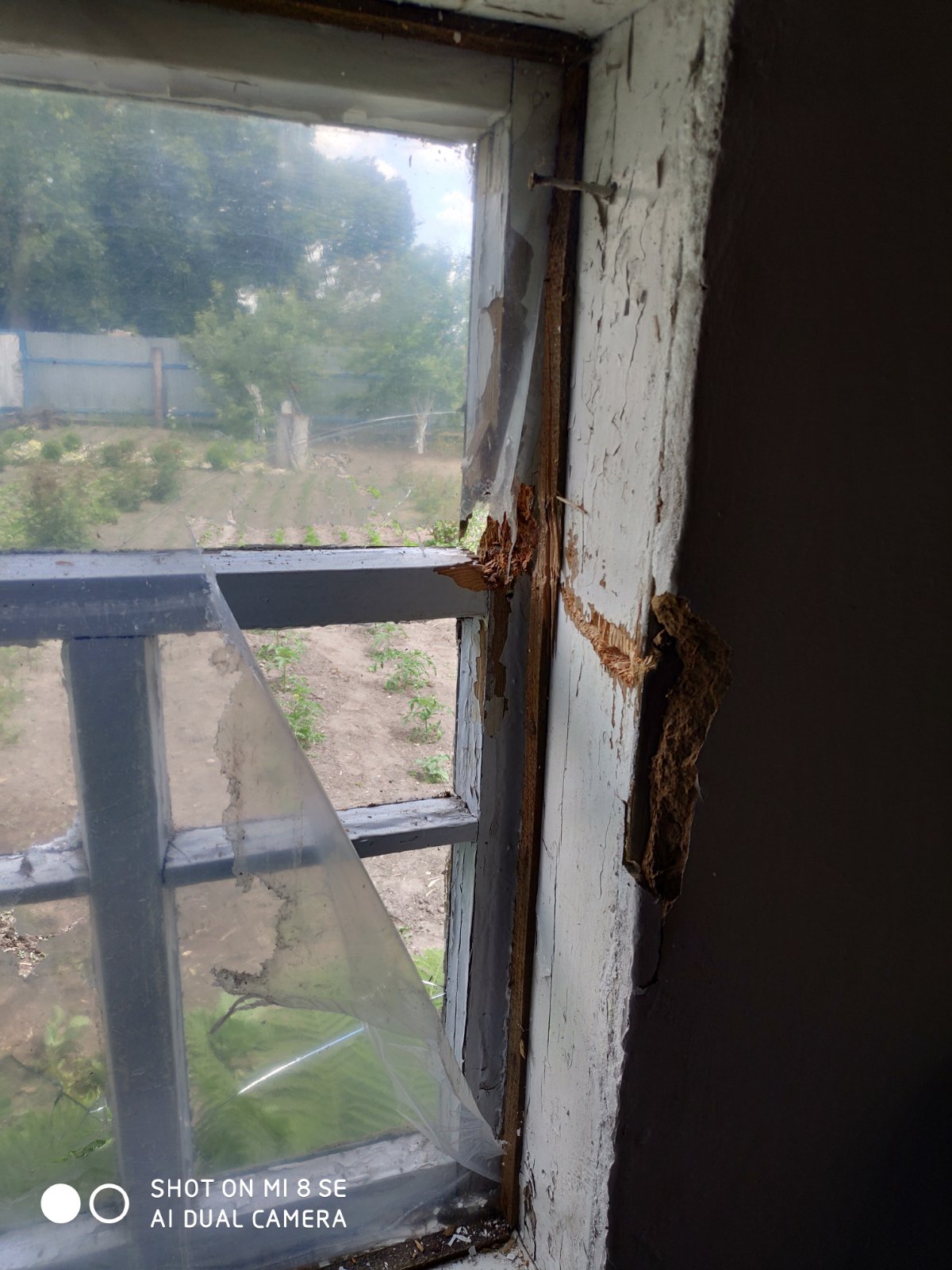 Родина, яка мешкає за 4 кілометри від ворога, просить допомоги