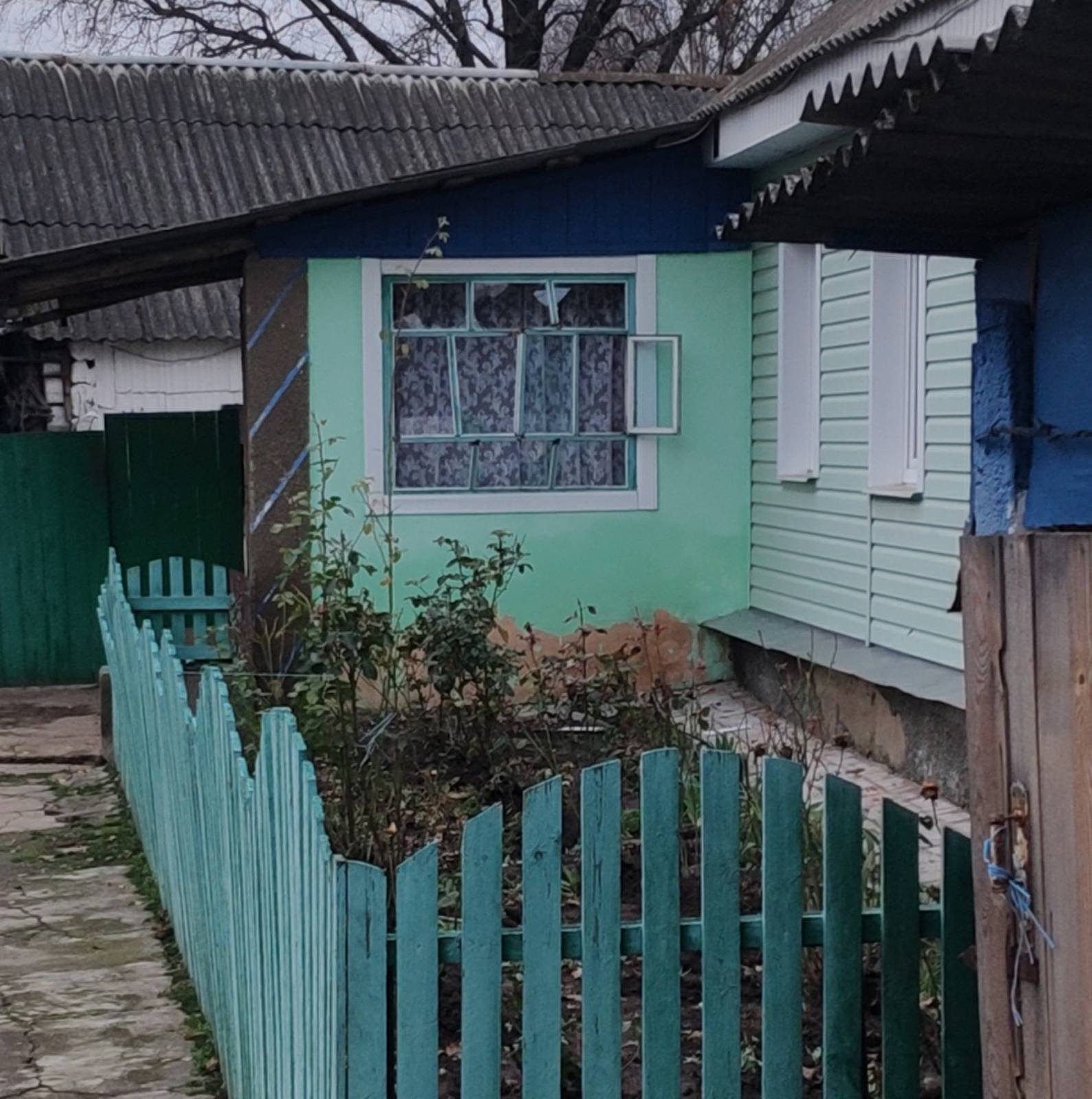 Родина, яка мешкає за 4 кілометри від ворога, просить допомоги