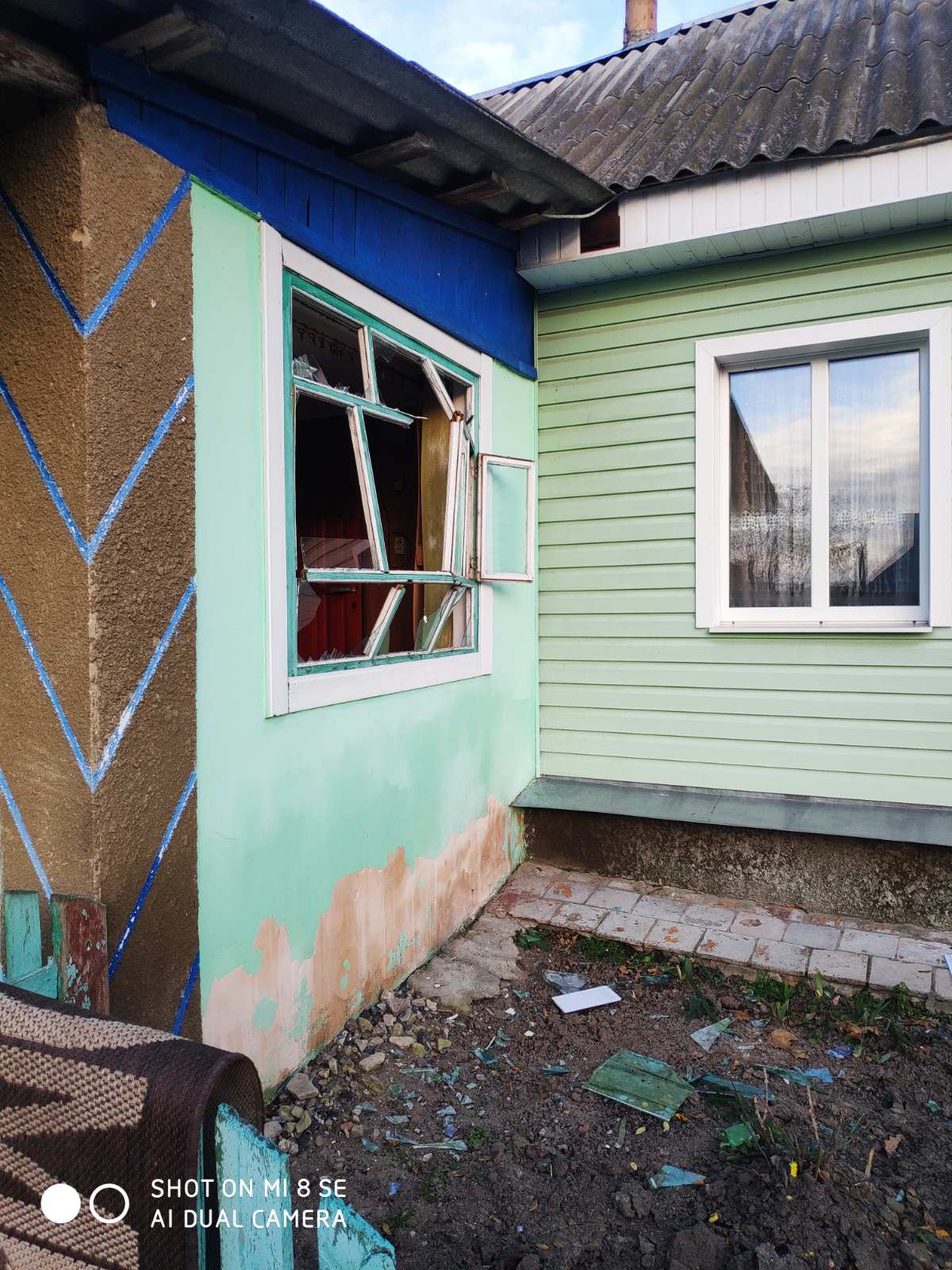 Родина, яка мешкає за 4 кілометри від ворога, просить допомоги