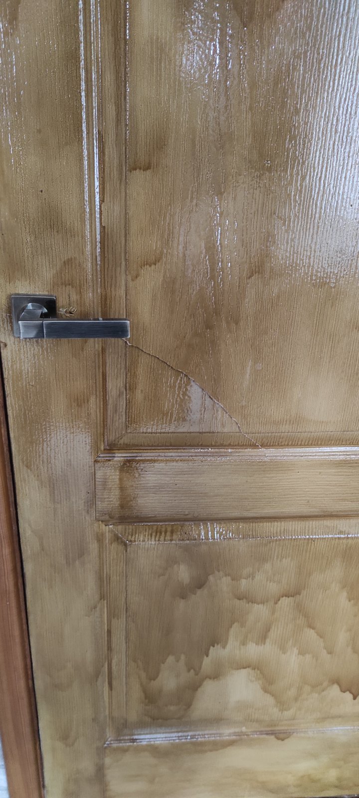 Вибиті вікна та двері, пошкоджений дах - результат обстрілу родини на Харківщині 