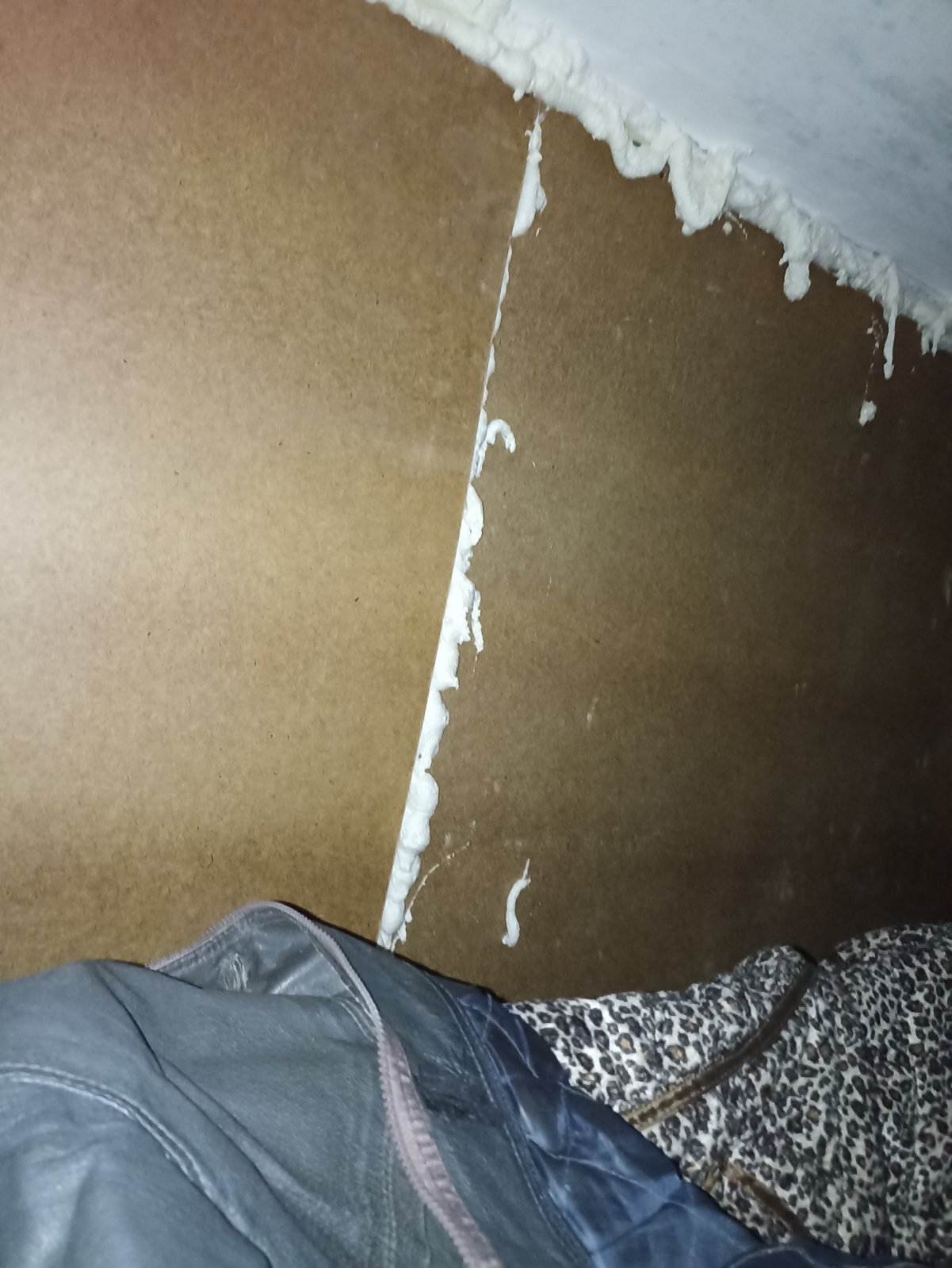 Пенсіонерка з Сумщини потребує допомоги - від обстрілу жінка залишилася без вікон