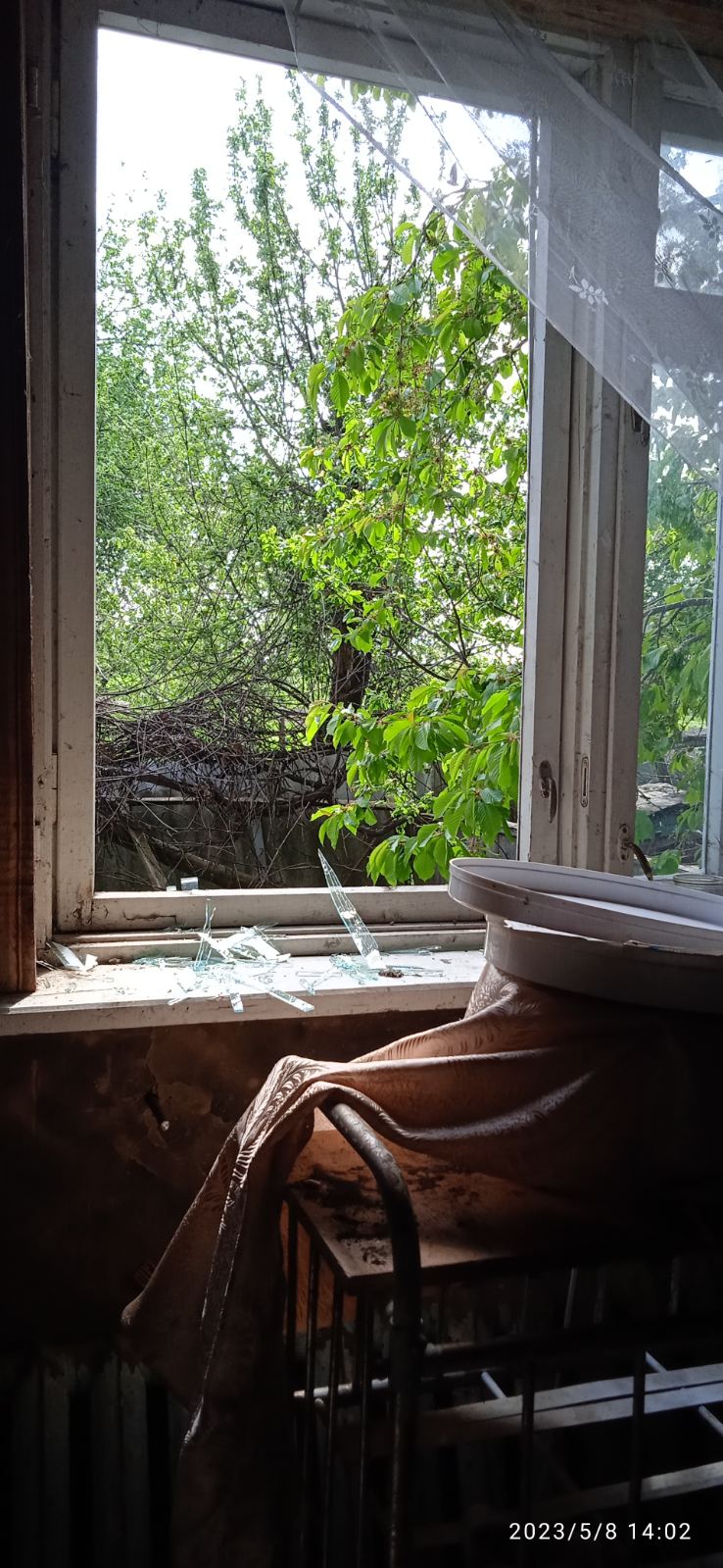 Пенсіонерка зі Зноб-Новгородського зимує в оселі з заклеєними плівкою вікнами