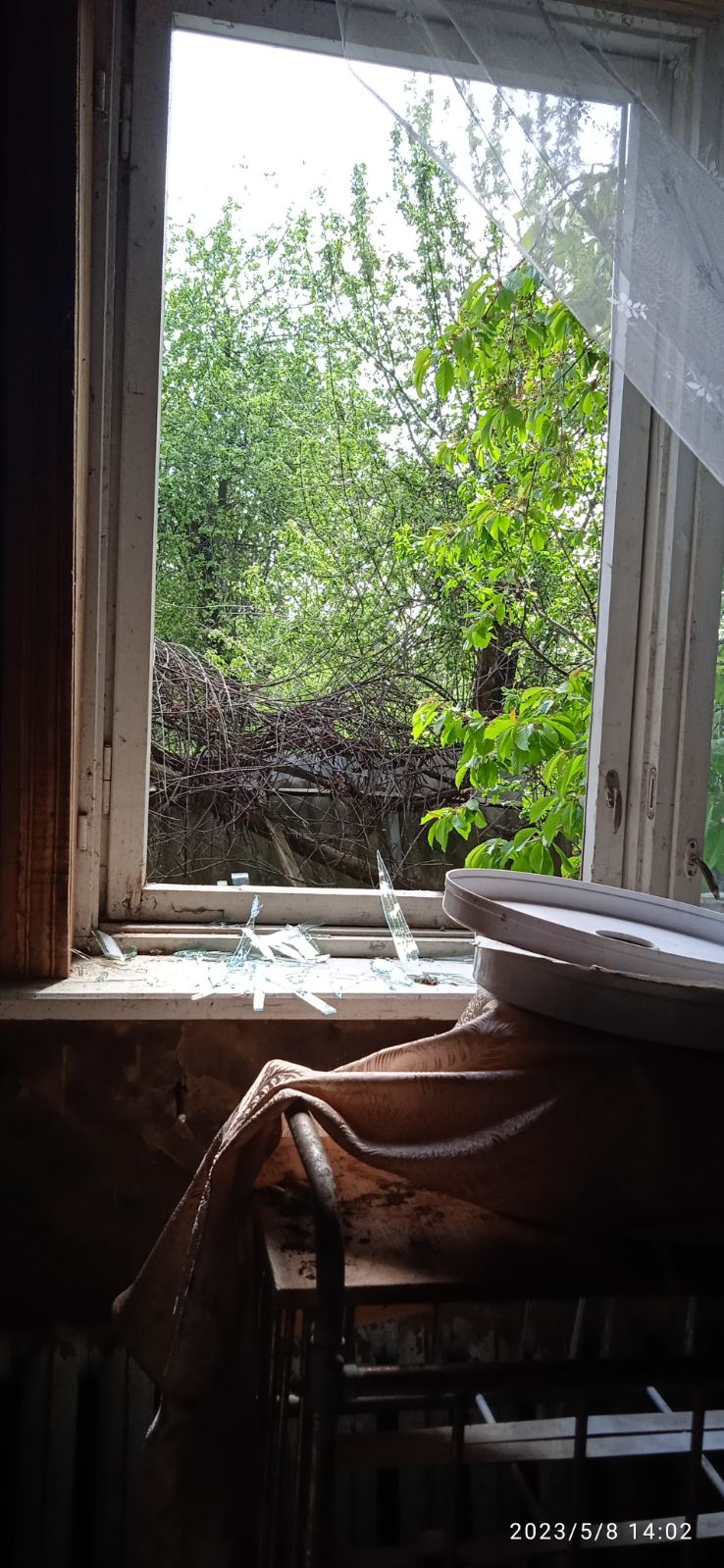 Пенсіонерка зі Зноб-Новгородського зимує в оселі з заклеєними плівкою вікнами