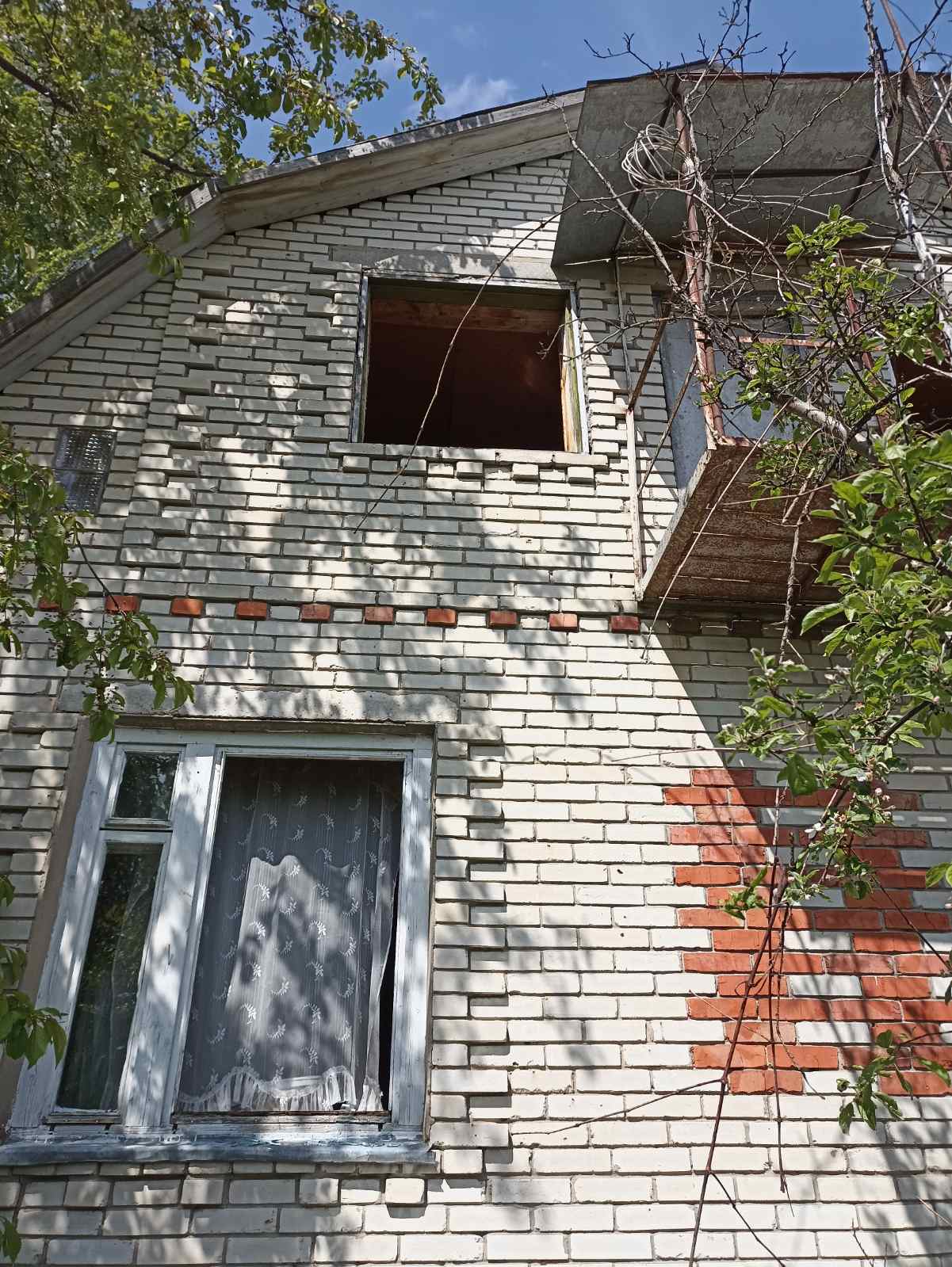 Пенсіонерка зі Зноб-Новгородського зимує в оселі з заклеєними плівкою вікнами