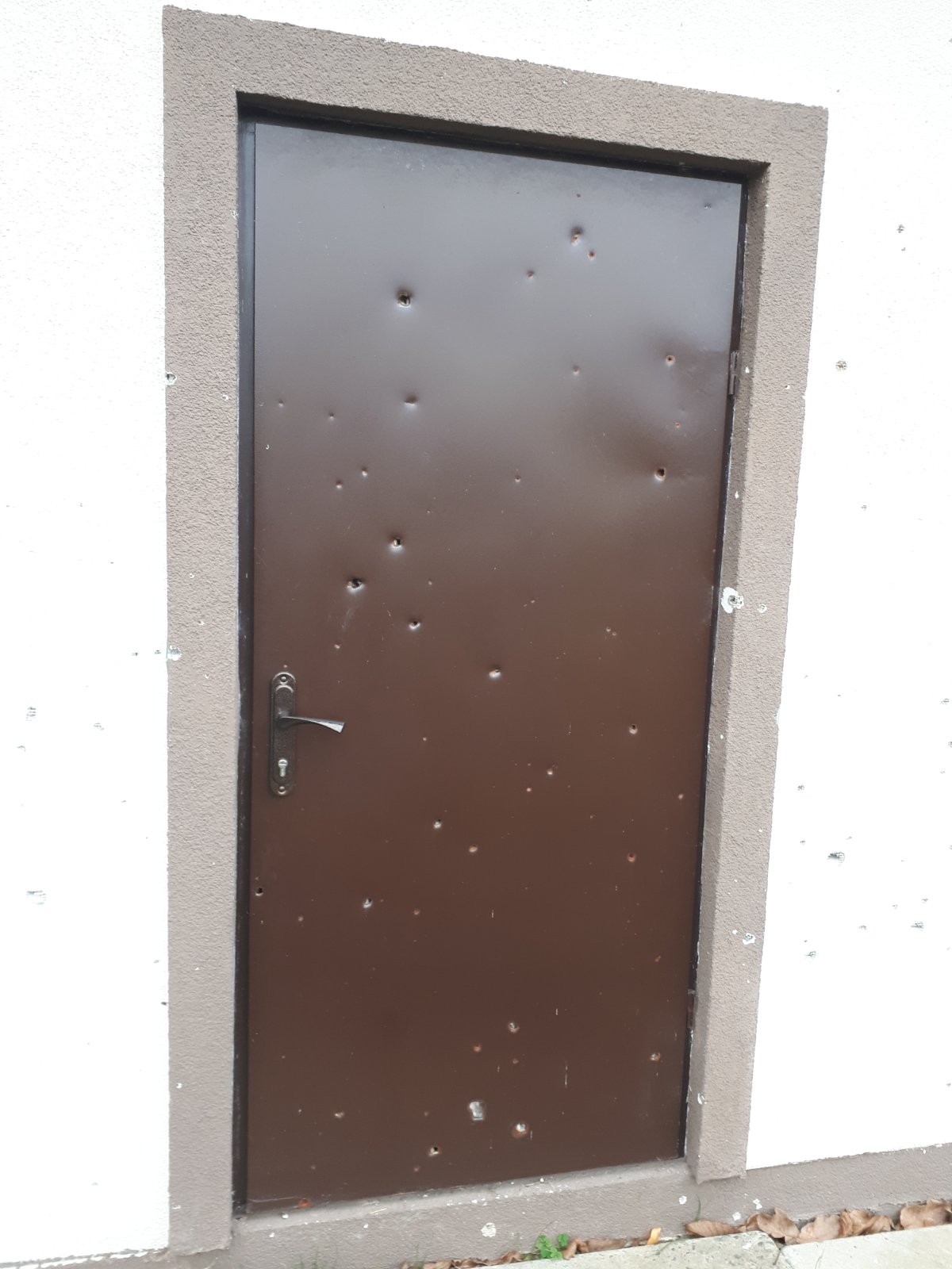 Подружжя пенсіонерів просить допомоги у відновленні будинку на Київщині, який постраждав від окупантів