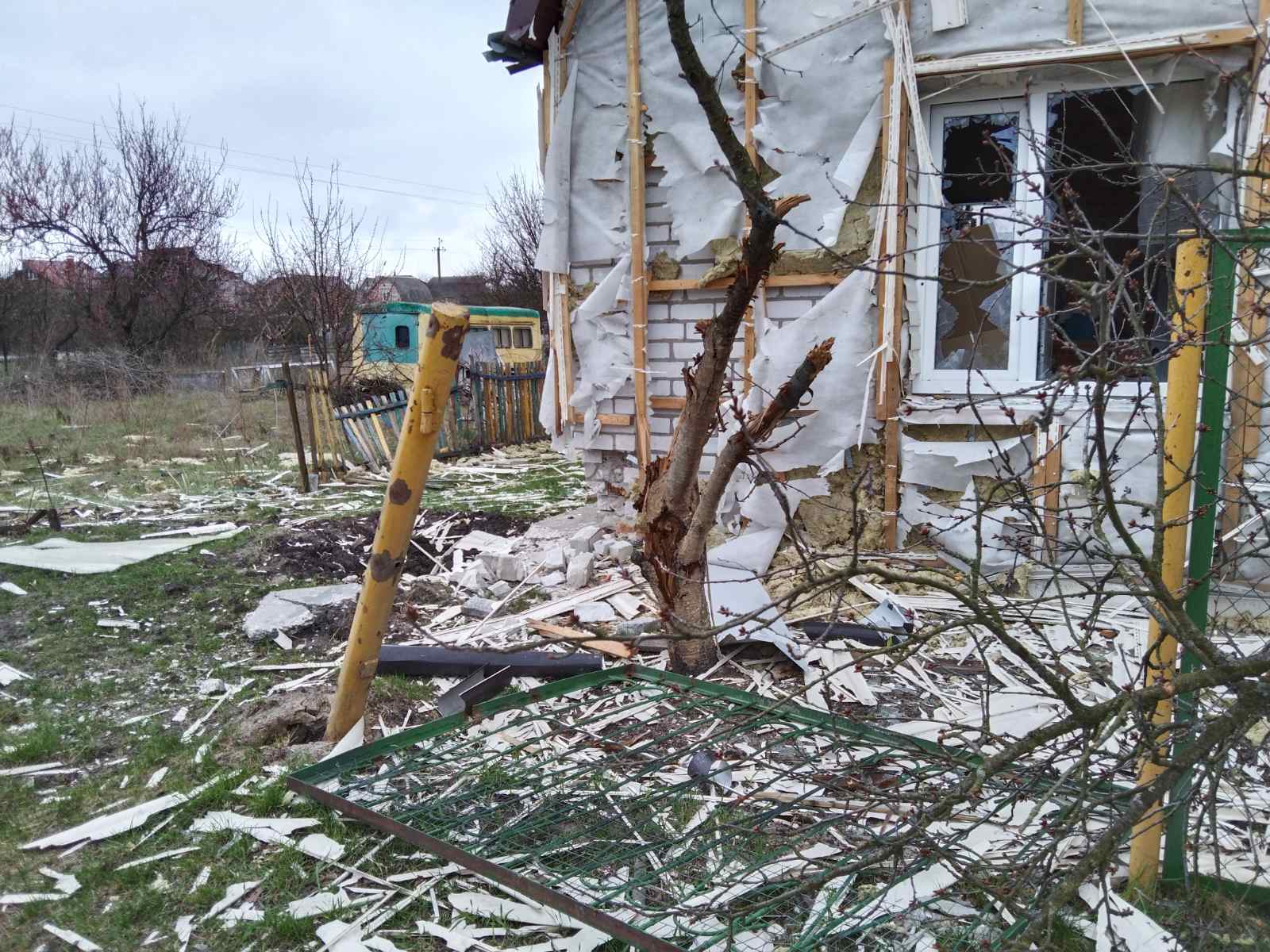 Подружжя пенсіонерів просить допомоги у відновленні будинку на Київщині, який постраждав від окупантів